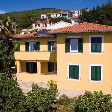 With Sea View 奥帕提亚